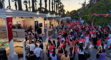 Bayraklı standında Zafer Bayramı coşkusu