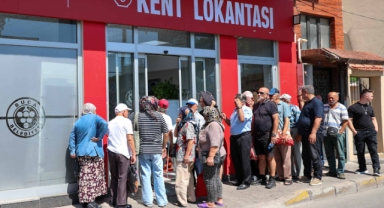Bir ekmek 15 lira, Buca’da 4 çeşit yemek 50 lira