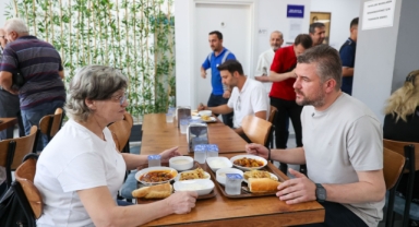 Buca’da “Askıda Yemek” uygulaması binlerce vatandaşa destek oldu