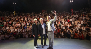 Buca'da Zeki & Metin Amfi Tiyatro'ya coşkulu açılış