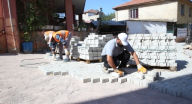 Çiğli’de yol ve park çalışmaları hız kesmeden sürüyor