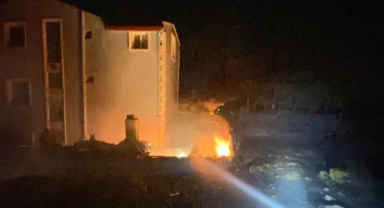 Dikili'de yangın evlere sıçradı: 11 ev zarar gördü