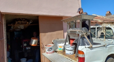 EFES SELÇUK'TA KIŞ HAZIRLIKLARI SALÇA MAKİNESİYLE KOLAYLAŞTI