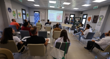 Efes Tarlası Yaşam Köyü’nde Nar Üreticilerine Eğitim