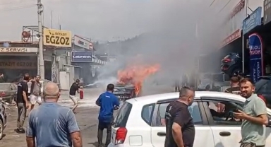 Elektrikli araba kendi kendine yandı