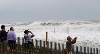 Erin Kasırgası ABD’nin doğu kıyılarını vurmaya başladı