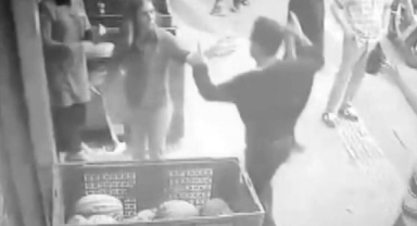 Eski kız arkadaşına çalıştığı markette saldırdı, ayırmak isteyen bir kişiyi de bıçakladı