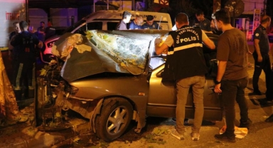 Feci kaza can aldı... Ağaca ok gibi saplandı!