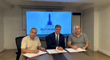 Grand Plaza ve İztarım'da TİS imzaları atıldı