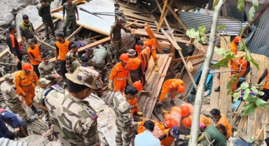 Hindistan’da sel felaketinde ölü sayısı 60'a yükseldi 