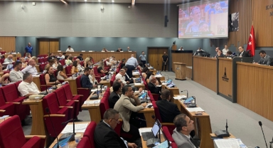 İzBB Meclisinde yoğun gündem… Kesintiler için İKÇÜ protokolüne onay!