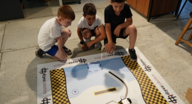 İzmirli çocuklar robotik dünyasıyla tanıştı