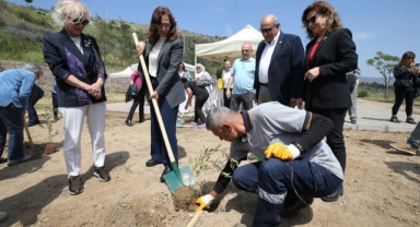 Karşıyaka’da çevre dostu iş birliği: 5 binden fazla fidan bağışlandı
