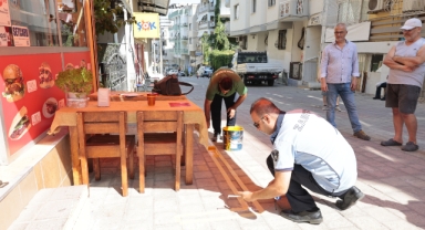 Konak’ta kaldırım işgaline sarı çizgi