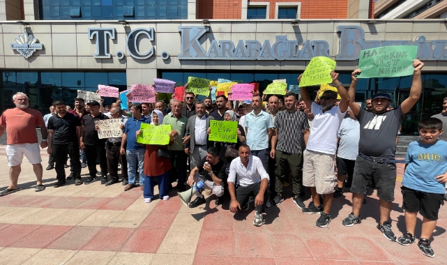 Pazarcı esnafı Karabağlar Belediyesi'ne kazan kaldırdı... Tehditlere boyun eğmeyeceğiz!