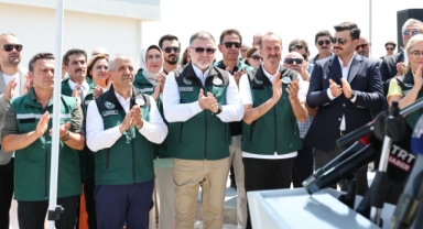 Saygılı açılış sonrası konuştu: Her şey İzmir için!