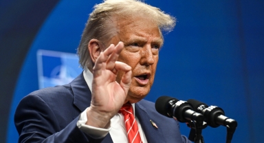 Trump'tan çip ithalatına yüzde 100 gümrük vergisi!