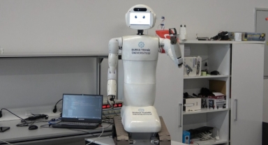 Türk üniversitelerinde bir ilk: Yapay zeka destekli insansı robot geliştirildi