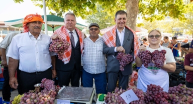 Urla’nın geleneksel bağbozumu şenliği renkli görüntülerle başladı