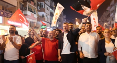 Zafer Korteji Buca’yı aydınlattı