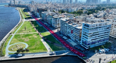 350 metrelik dev Türk bayrağı ile 'Zafer Yürüyüşü'