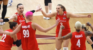 A Milli Kadın Voleybol Takımı, dünya ikincisi oldu