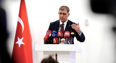 Başkan Tugay'dan 'çöp' tartışmalarına son nokta: Toplamak ilçelerin, bertaraf Büyükşehir'in!