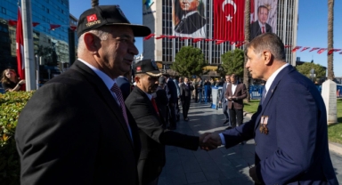 Başkan Tugay'dan 'Gaziler'e vefa: Sizi ailem gibi görüyorum!