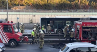Bayrampaşa-Maltepe Metrobüs Durağı’nda korkutan yangın