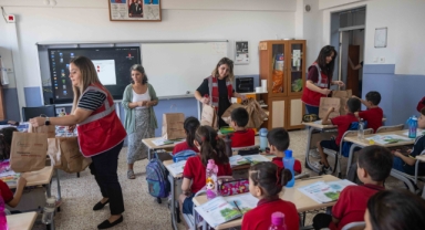 Bornova Belediyesi'nden Öğrencilere İlk Gün Desteği