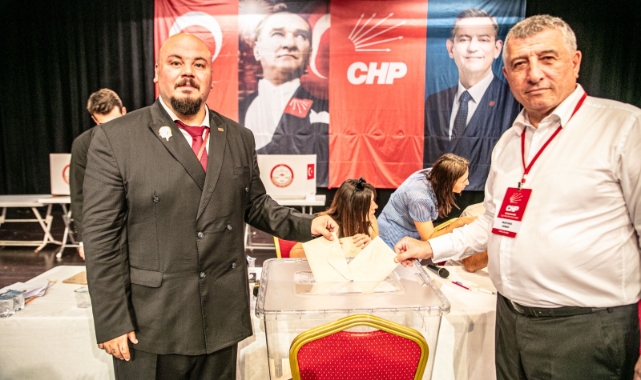 CHP Güzelbahçe'de Onur Günay Kongresi'yle Devrim Seyrek güven tazeledi