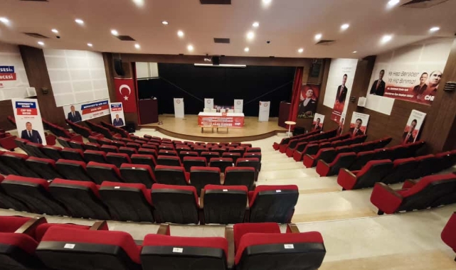 CHP Menderes’te kongre heyecanı: Gür ve Işık yarışıyor