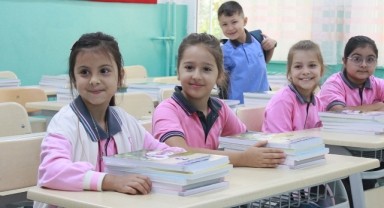 Ders zili çaldı öğrenciler okula koştu