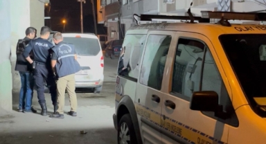 Gece yarısı husumetlisinin aracını kundakladı