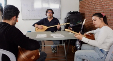 Genç İzmir'in ücretsiz müzik kursları için başvurular sürüyor