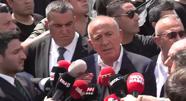 Gürsel Tekin il binası önünde!