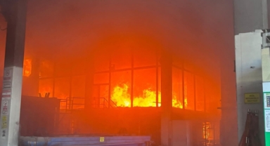 İzmir’de fabrikada korkutan yangın!