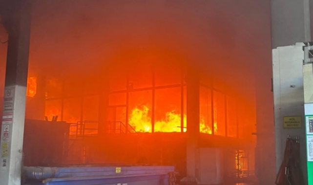 İzmir’de fabrikada korkutan yangın!