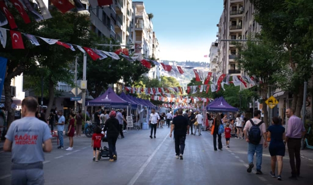 İzmir’de yayalar Otomobilsiz Kent Günü’nün keyfini sürdü