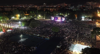 İzmirliler akın etti... İEF’de Yıldız Tilbe rüzgarı!