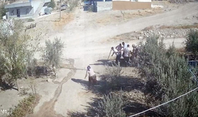 Kafası taşla ezilmek istenen baygın kocasını saldırganlara taş atarak kurtardı!