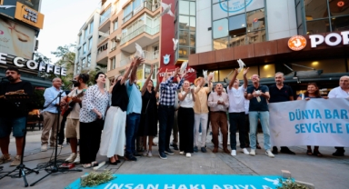 Konak'ta Dünya Barış Günü'nde demokrasi ve adalet vurgusu