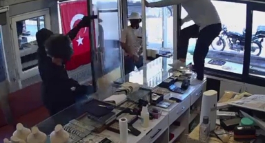 Silahla kuyumcu soymaya gelen 3 acemi hırsız yakalandı!