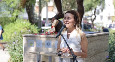 Taçsız Kral Konak’taki heykeli önünde anıldı