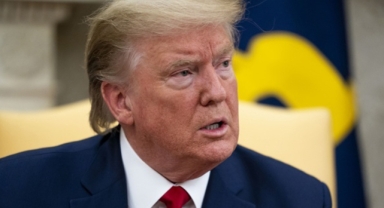 Trump: İlaç şirketlerinin ürünlerine yüzde 100 gümrük vergisi uygulanacak