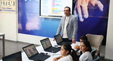 Yiğit, Robotik Kodlama Kursu öğrencileriyle buluştu