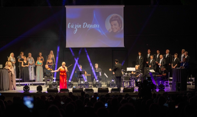 Zeki Müren şarkılarıyla masal tadında gece
