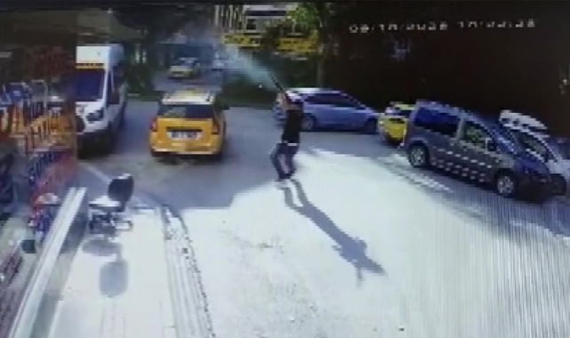 Kafeye otomatik tüfekle saldırı!