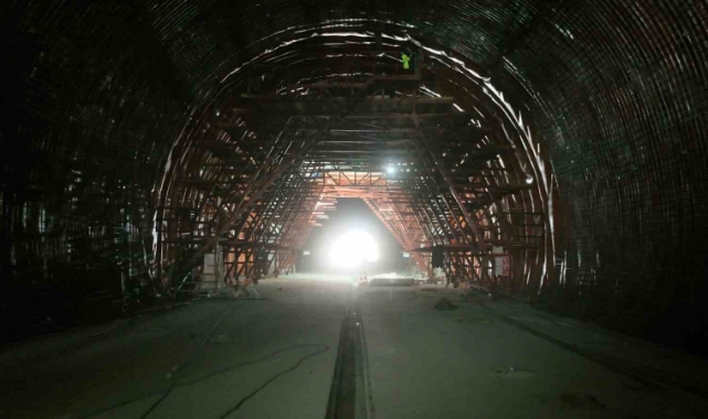 Ankara-İzmir arasını 3,5 saate düşürecek... Köroğlu Tüneli’nde ışık göründü!
