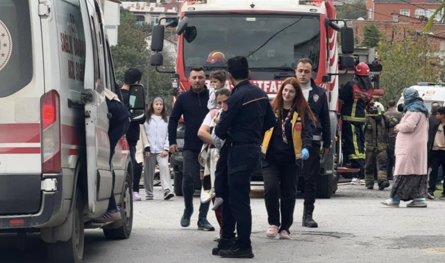 Arnavutköy’de faciadan dönüldü: İtfaiye ekipleri alevlerin arasından 2 çocuğu kurtardı